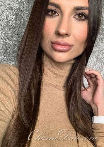 Juli Profile image 2