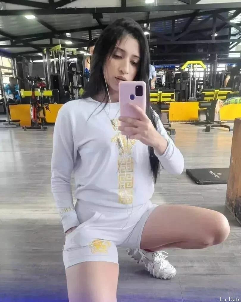 Paola Profile image 2