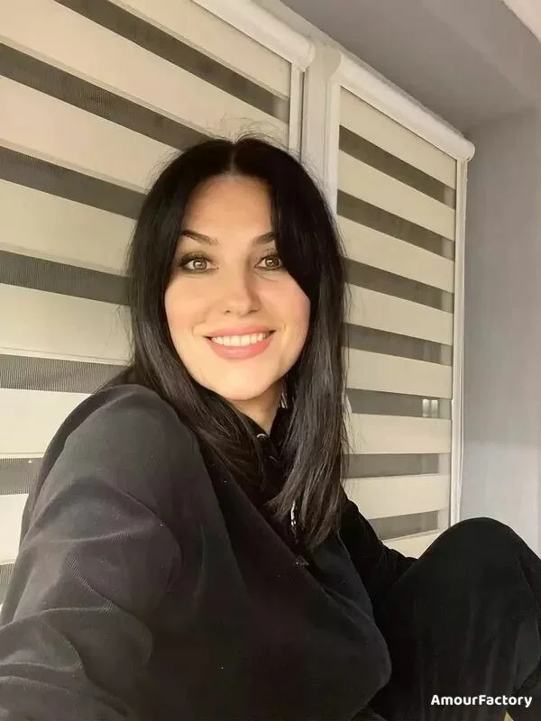 Yelyzaveta Profile image 3